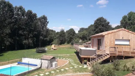 Location maison à Chalandray, Charmante maison avec piscine à Chalandray, 25 m²