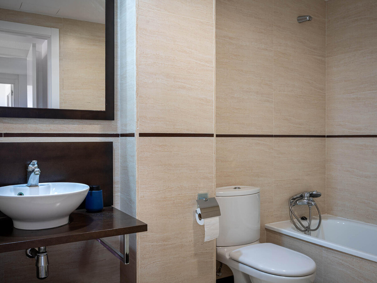 Appartement rez-de-chaussée avec jardin et accès piscine - Photo 13