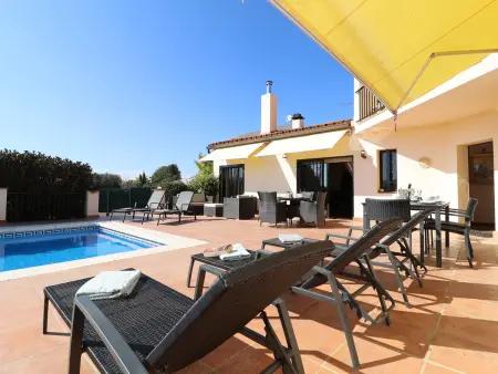 Villa familiale avec piscine privée et jardin à Pau, Costa Brava : photo 2