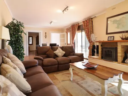 Villa familiale avec piscine privée et jardin à Pau, Costa Brava : photo 8