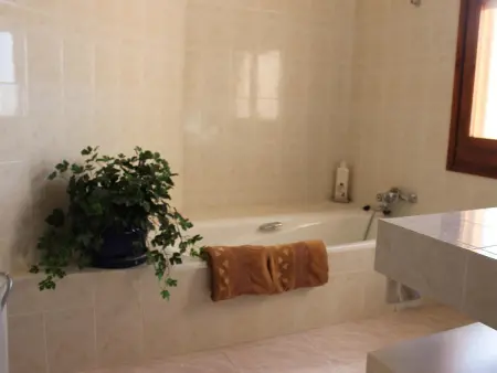 Villa familiale avec piscine privée et jardin à Pau, Costa Brava : photo 28