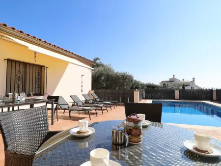 Villa familiale avec piscine privée et jardin à Pau, Costa Brava : photo 33