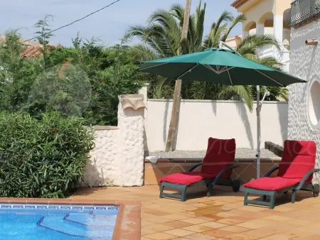 Villa moderniste de plain-pied avec piscine privée, Roses : photo 2