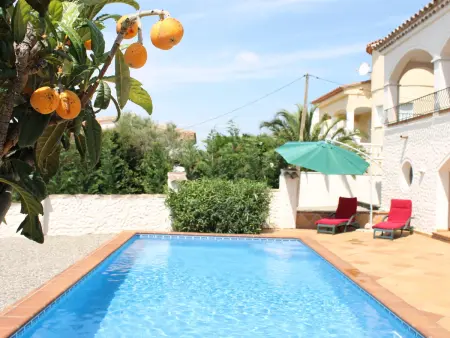 Villa moderniste de plain-pied avec piscine privée, Roses : photo 3