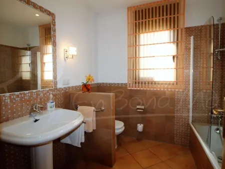 Villa moderniste de plain-pied avec piscine privée, Roses : photo 12