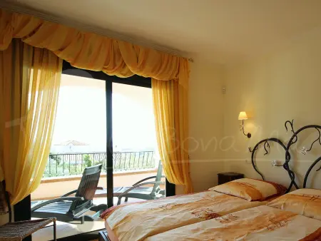 Villa moderniste de plain-pied avec piscine privée, Roses : photo 16