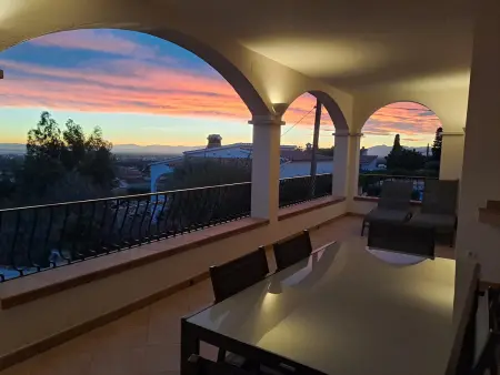 Villa moderniste de plain-pied avec piscine privée, Roses : photo 21