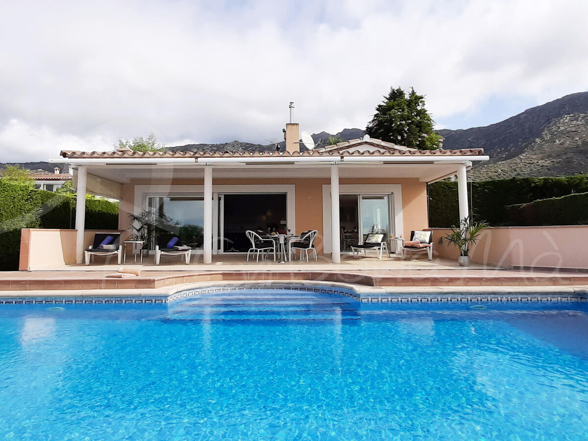 Villa Balmes : luxe avec piscine face à la baie de Rosas - Photo 2
