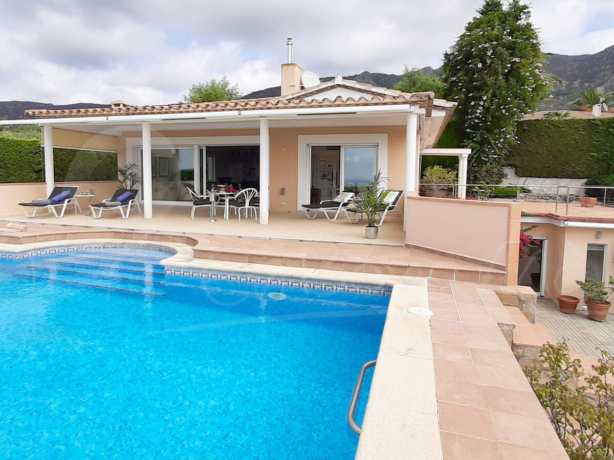 Villa Balmes : luxe avec piscine face à la baie de Rosas - Photo 11