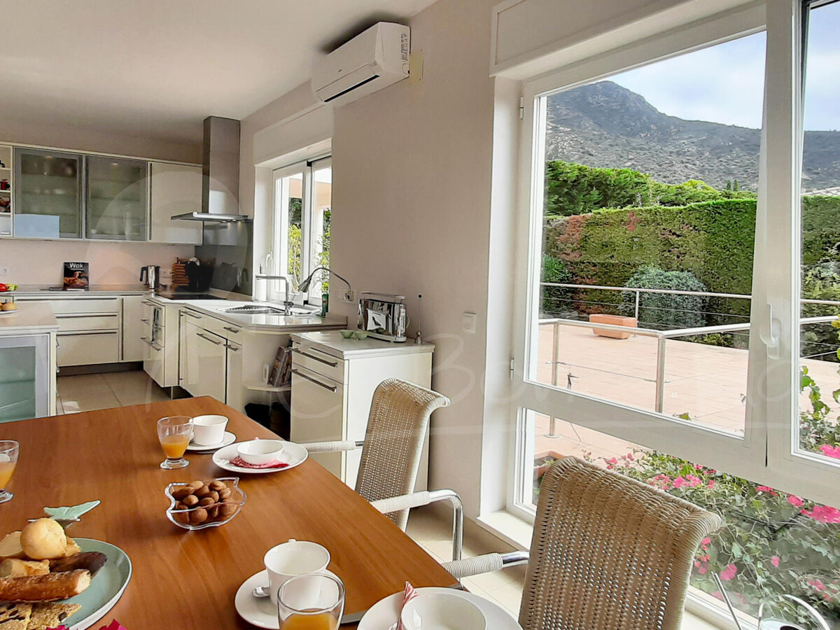 Villa Balmes : luxe avec piscine face à la baie de Rosas - Photo 13