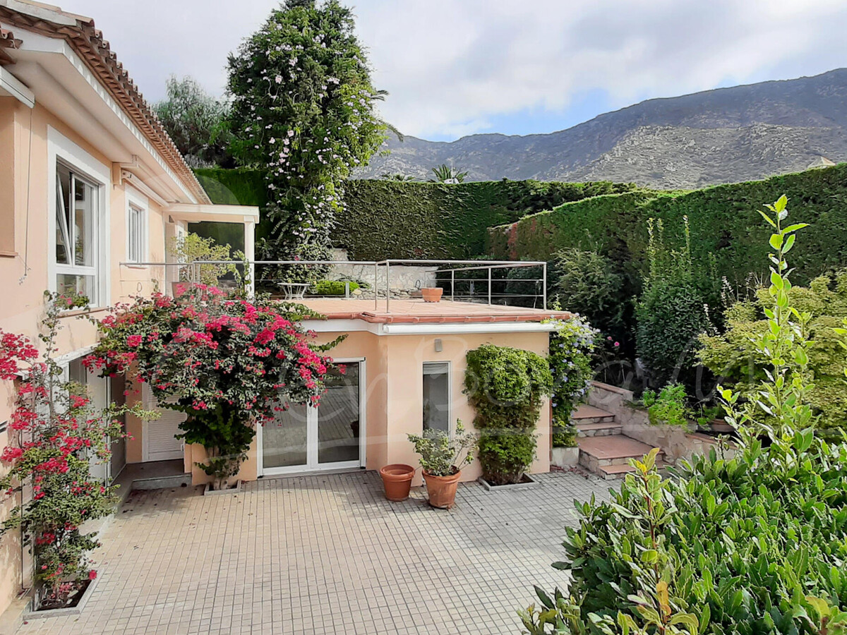 Villa Balmes : luxe avec piscine face à la baie de Rosas - Photo 28