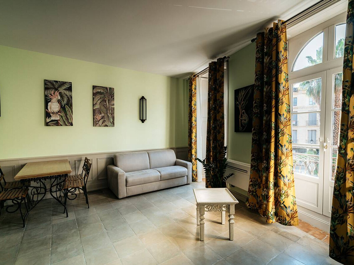 Appartement de charme climatisé, centre Pézenas, animaux bienvenus - Photo 2