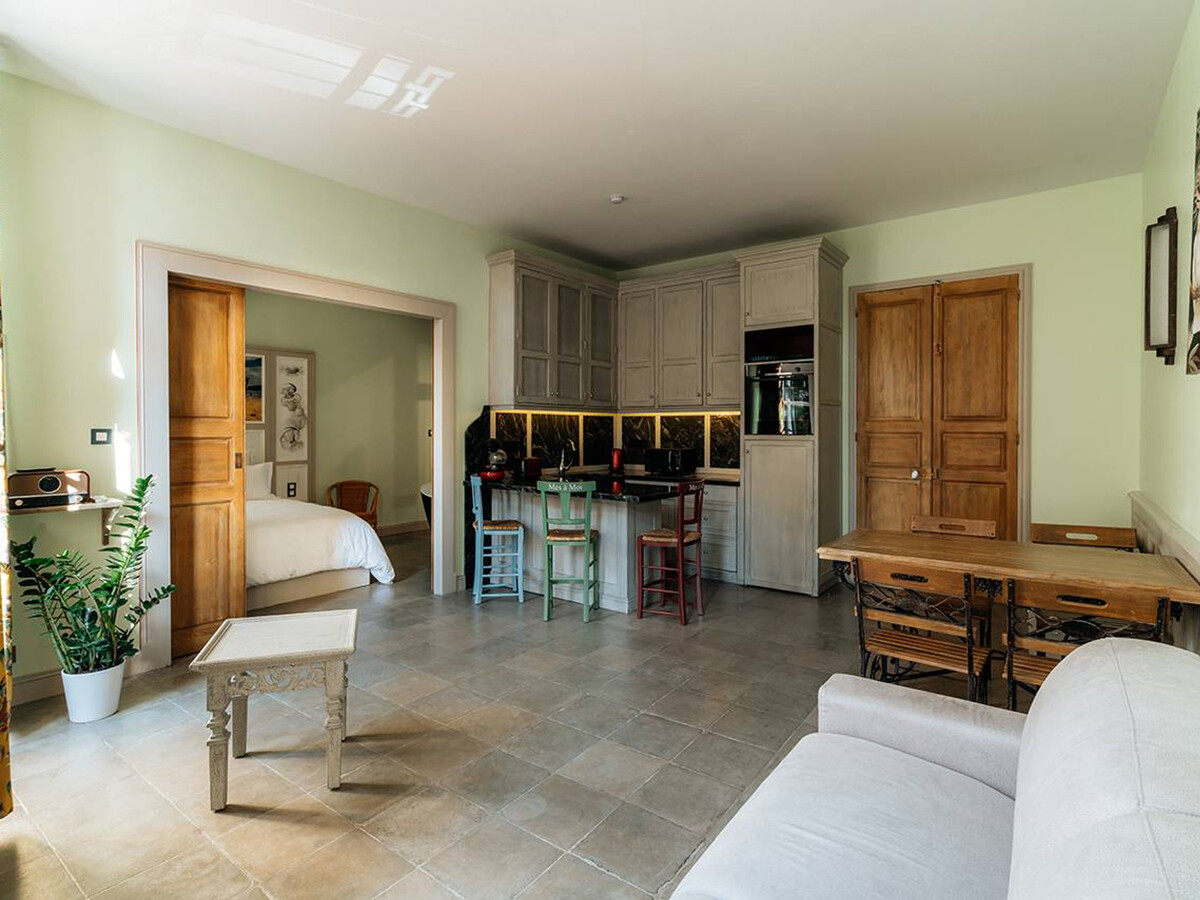 Appartement de charme climatisé, centre Pézenas, animaux bienvenus - Photo 3