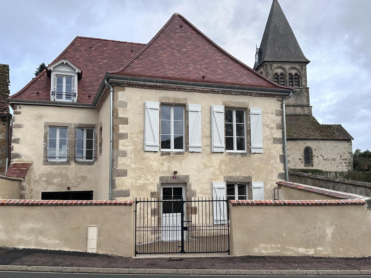 Gîte historique 10 personnes à Theneuille, tout inclus - Photo 1