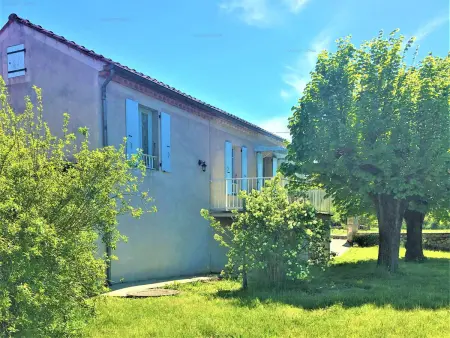 Location maison à Ruoms, Maison cosy à Ruoms avec terrasse et animaux admis