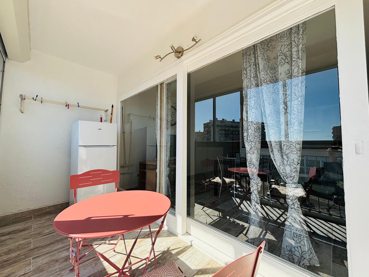 T2 au port avec loggia ensoleillée et parking - Photo 7