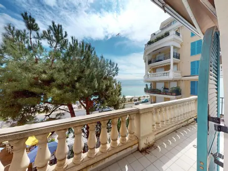 Appartement 3P centre Menton, terrasse vue mer et piscine : photo 2