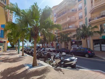Appartement 3P centre Menton, terrasse vue mer et piscine : photo 14