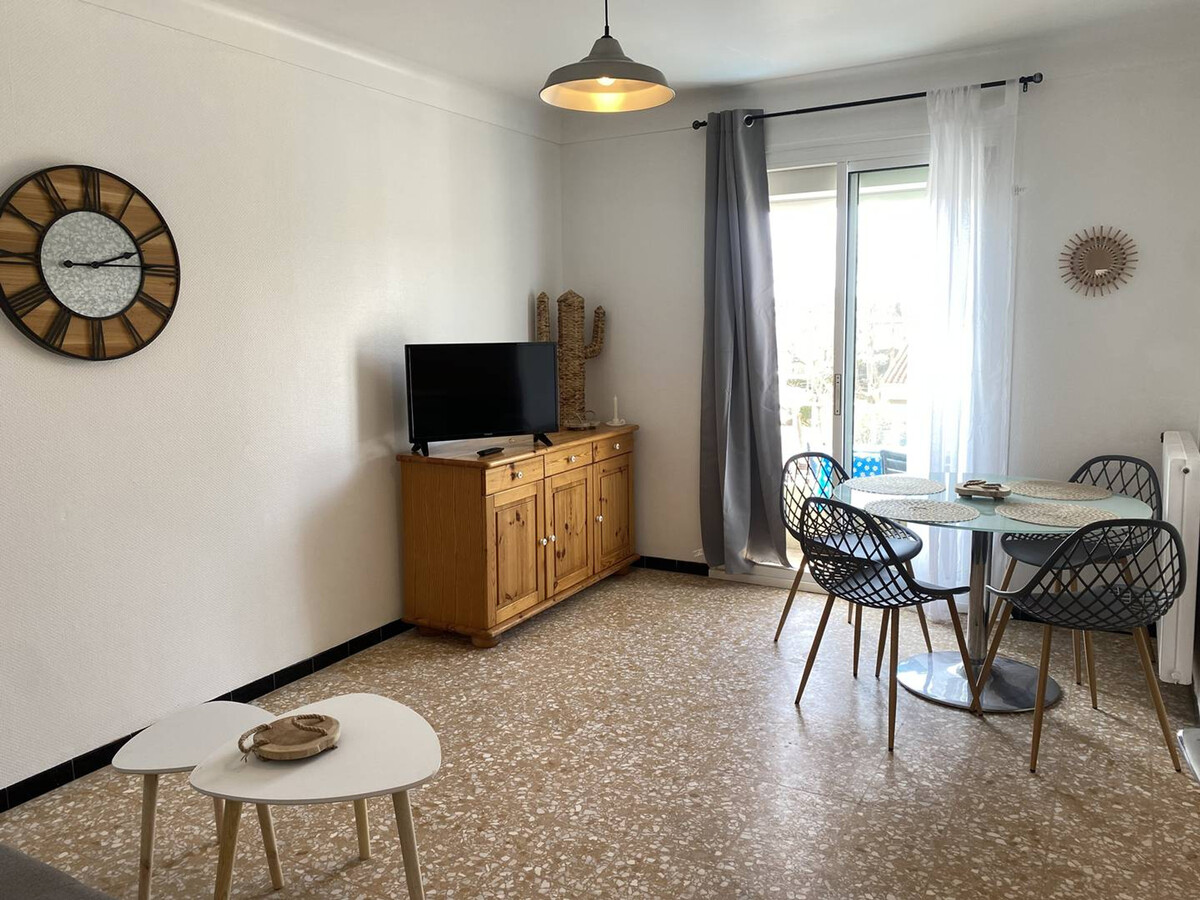 T2 traversant 51m² à 100m de la plage, parking privé - Photo 1