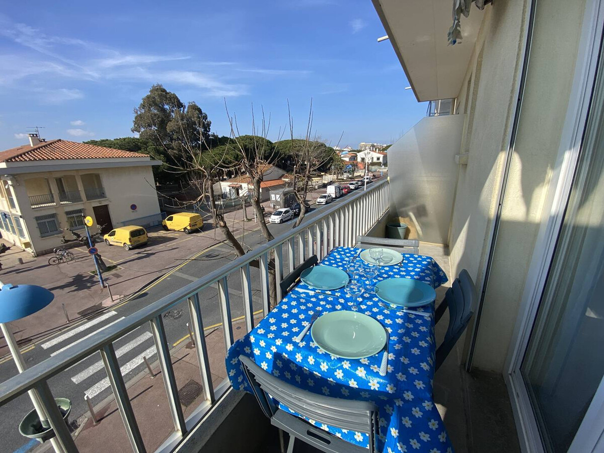 T2 traversant 51m² à 100m de la plage, parking privé - Photo 3