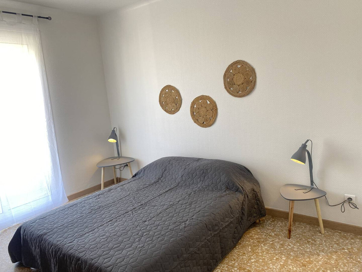 T2 traversant 51m² à 100m de la plage, parking privé - Photo 11