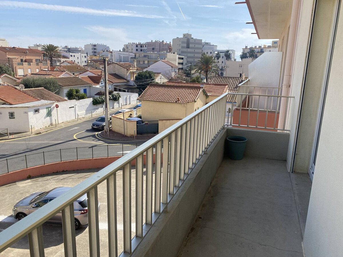 T2 traversant 51m² à 100m de la plage, parking privé - Photo 12