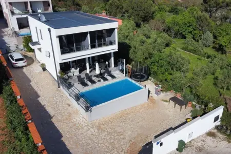 Location villa à Pomer, Villa confortable à Pomer avec piscine privée