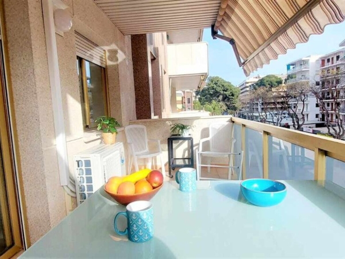 Appartement 2 chambres rénové, terrasse et piscine à Salou - Photo 12