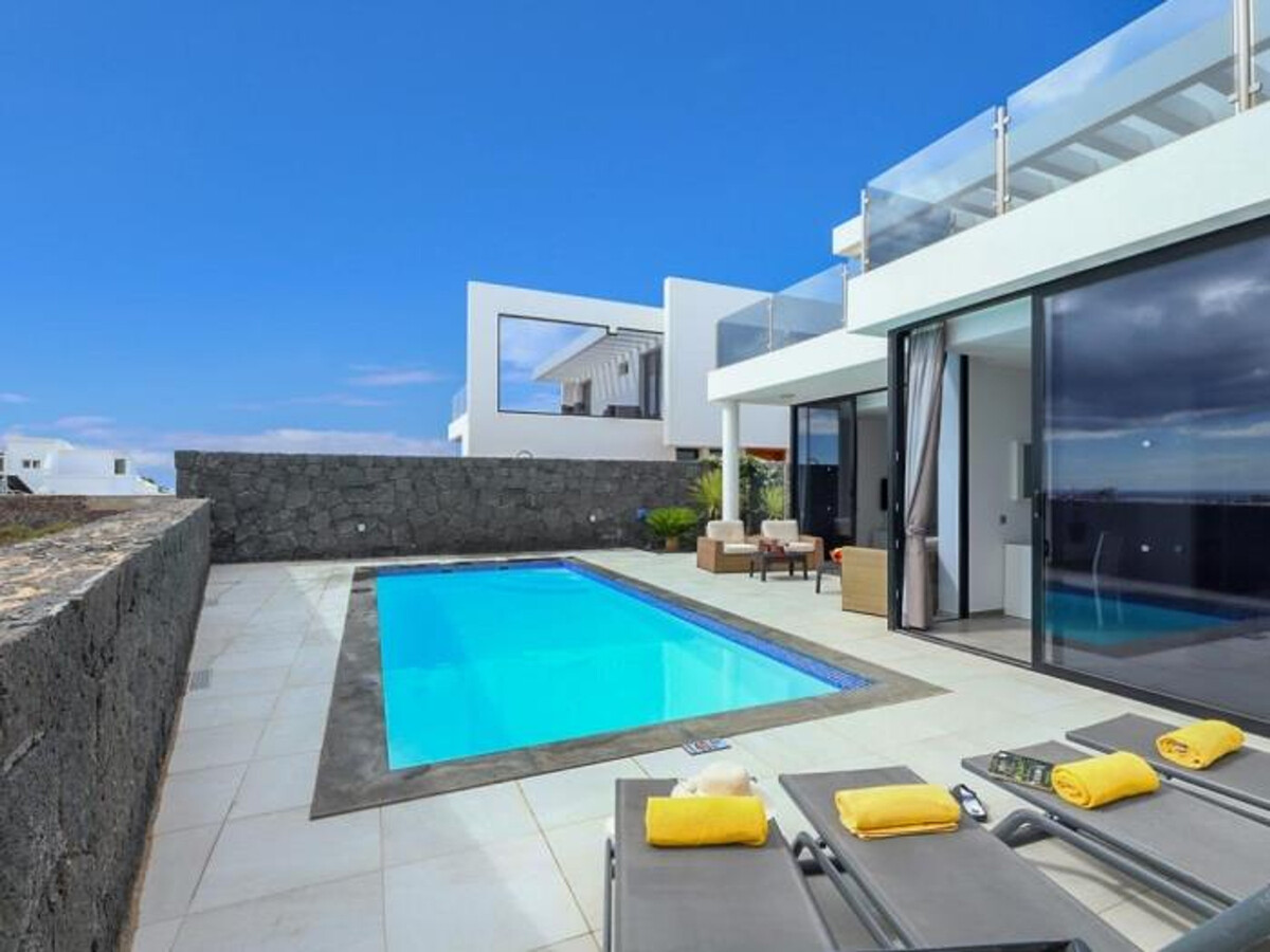 Villa Bern à Tías : 3 chambres, piscine chauffée et vue mer - Photo 2