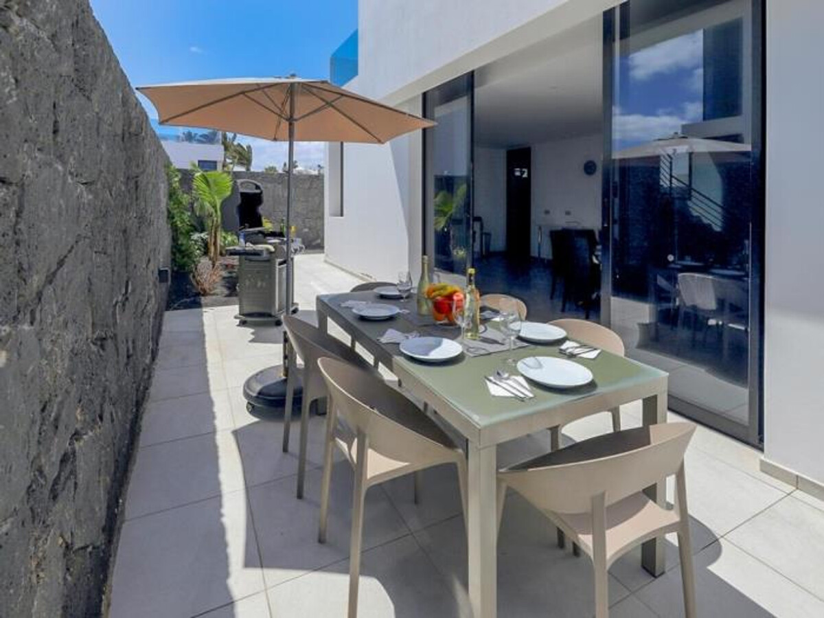 Villa Bern à Tías : 3 chambres, piscine chauffée et vue mer - Photo 12