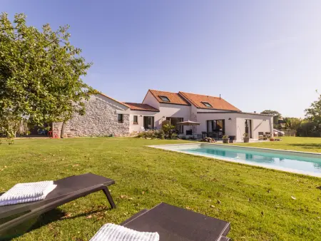 Location gite à Port Saint Père, Studio Jungle avec terrasse et piscine chauffée près de Nantes