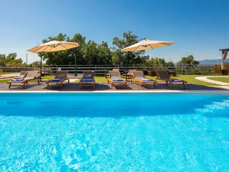 Location maison à Oklaj, Perva