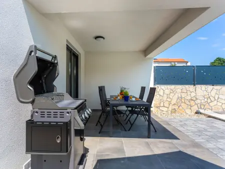 Maison Larus avec piscine privée à Malinska : photo 3
