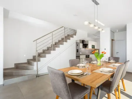 Maison Larus avec piscine privée à Malinska : photo 7