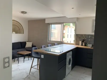 Location appartement à Hyères, Beau T2 à Hyères avec Parking