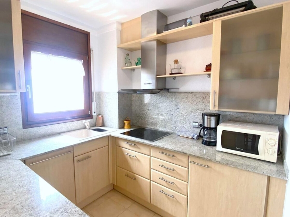 Appartement 6 pers. Roses - Terrasse vue mer et barbecue - Photo 4