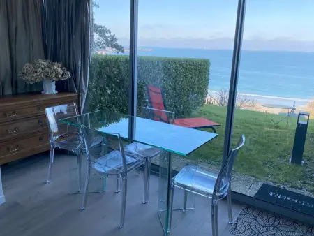 Location appartement à Perros Guirec, Appartement rénové avec jardin, WIFI, parking à 750m de la plage à Perros-Guirec
