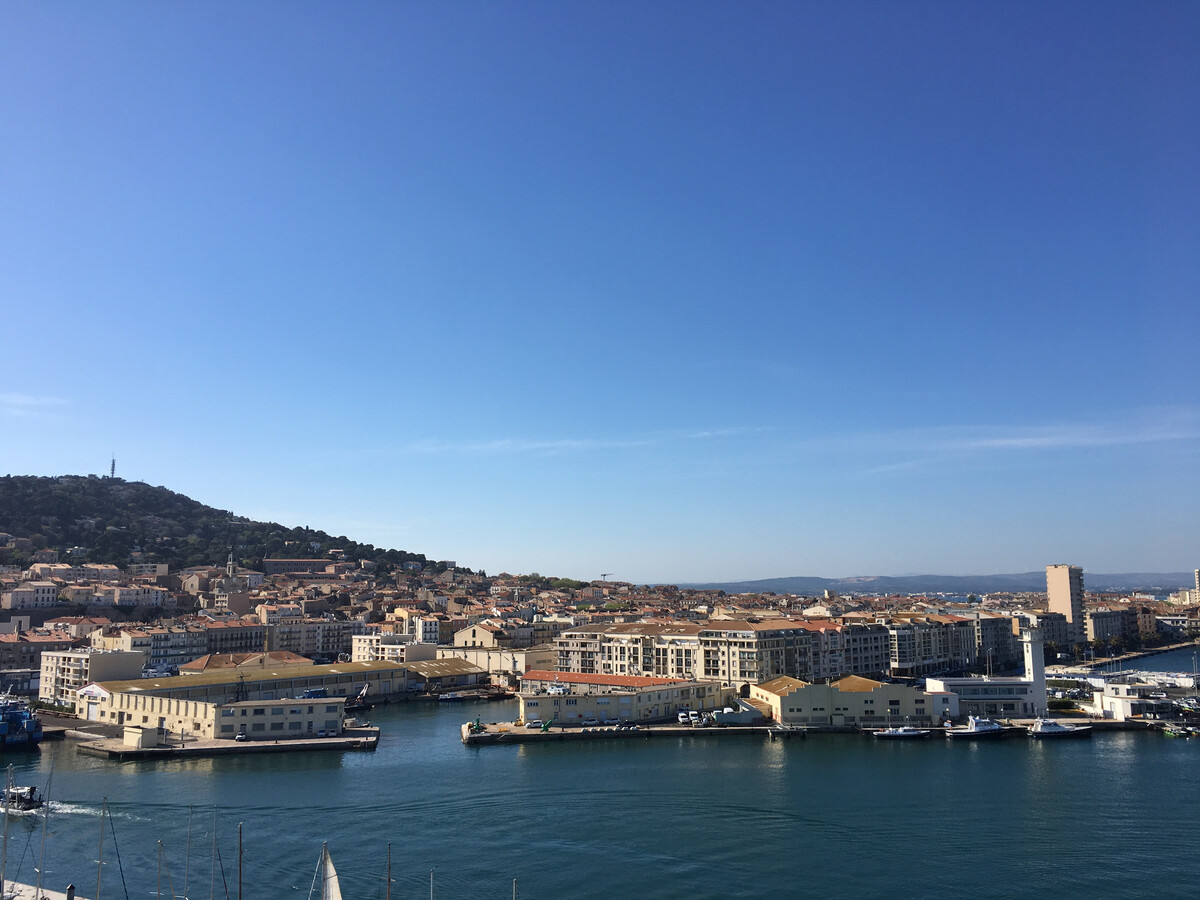 2 pièces Sète vue canal, parking privé, plage à 400 m - Photo 17