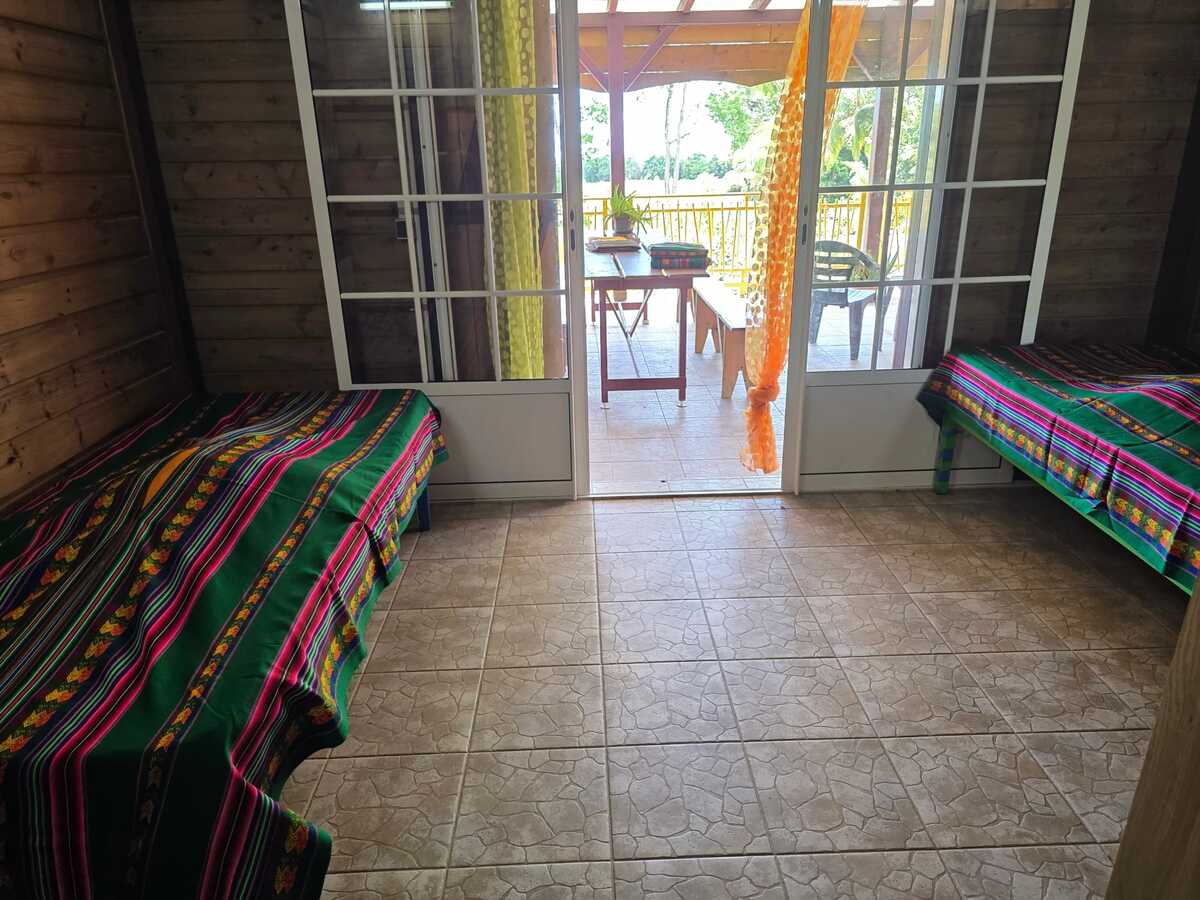 Appartement 5 chambres avec jardin et ruisseau à Goyave - Photo 4