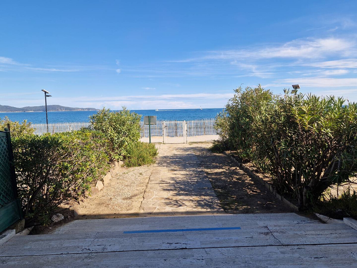 Appartement 2 pers. avec terrasse vue baie à Cavalaire - Photo 1