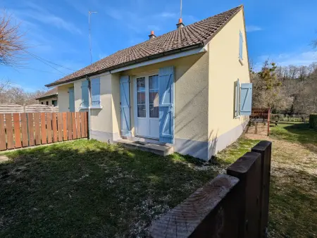 Location gite à Ceaulmont, Gîte au Bord de la Creuse avec Jardin Privé