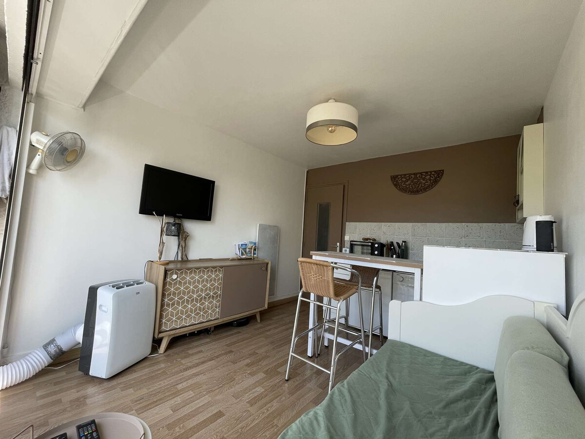 Studio cabine pieds dans l'eau au Lavandou - Photo 3