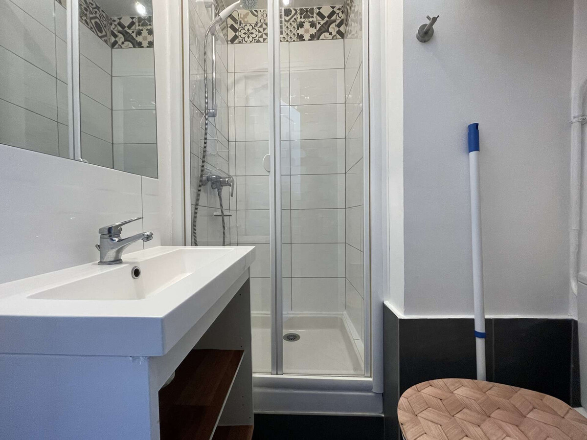 Studio cabine pieds dans l'eau au Lavandou - Photo 8