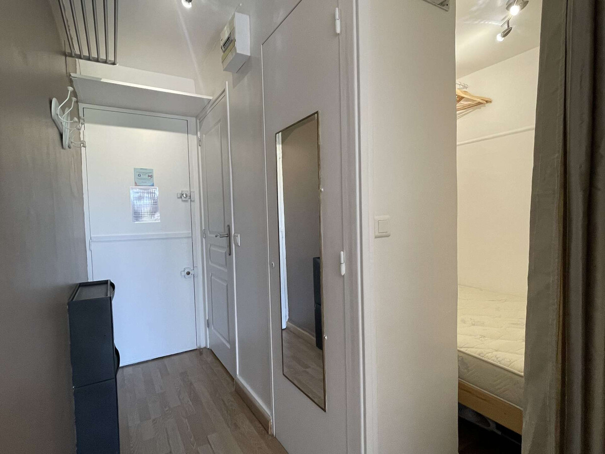 Studio cabine pieds dans l'eau au Lavandou - Photo 9