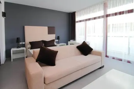 APOLO SUITES RENTALMAR ESTUDIO 4 PAX, Appartement sur la Costa Dorada près Plage - Photo 3