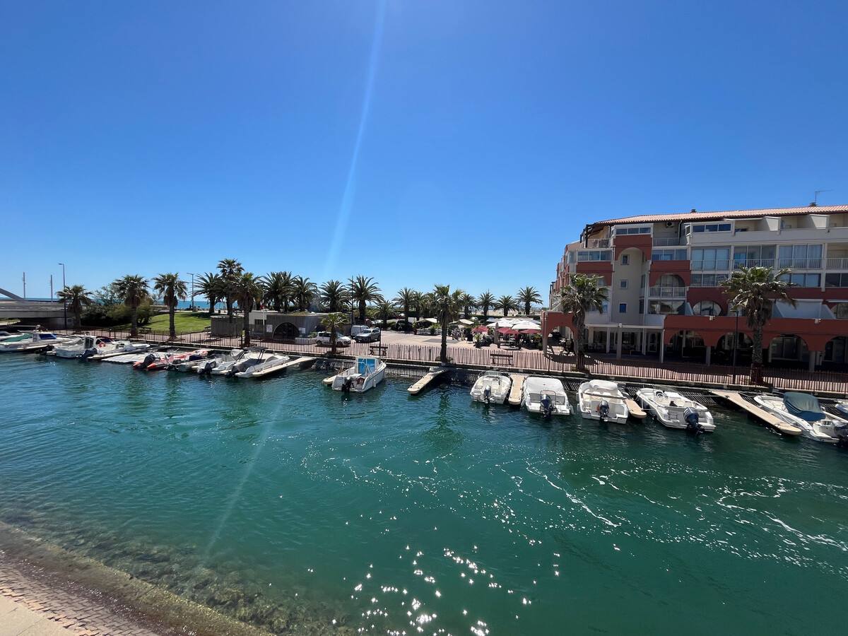 Deux pièces vue canal, loggia et parking à Sète - Photo 2