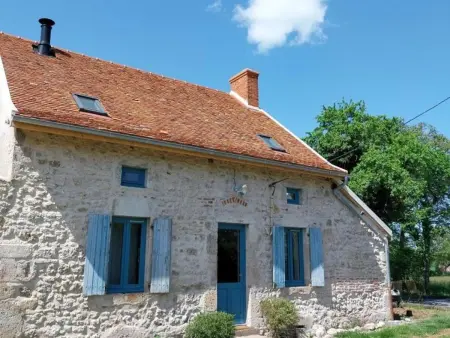 Location gite à Chavroches, Gîte pour 5, nature et verdure, animaux bienvenus