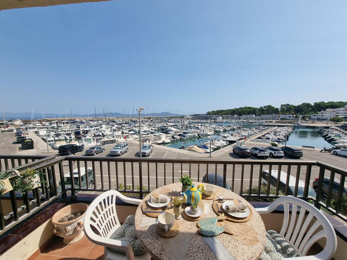 Appartement 2 chambres à Riells, terrasse vue port - Photo 4