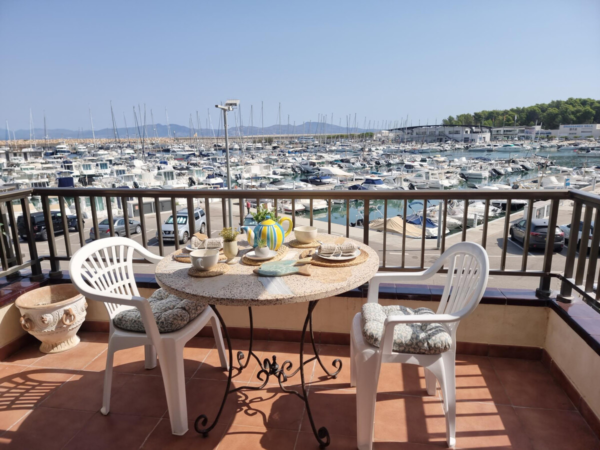 Appartement 2 chambres à Riells, terrasse vue port - Photo 10