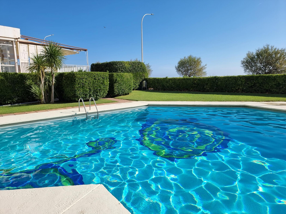 Appartement 2 chambres avec terrasse 20m² et piscine - Photo 3